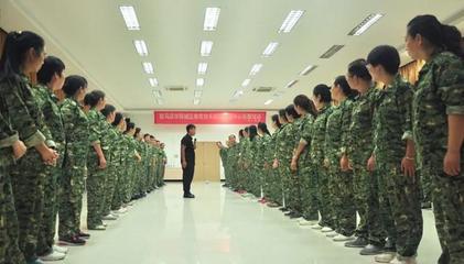 市九中及驛城區裝備中心開展暑期拓展訓練